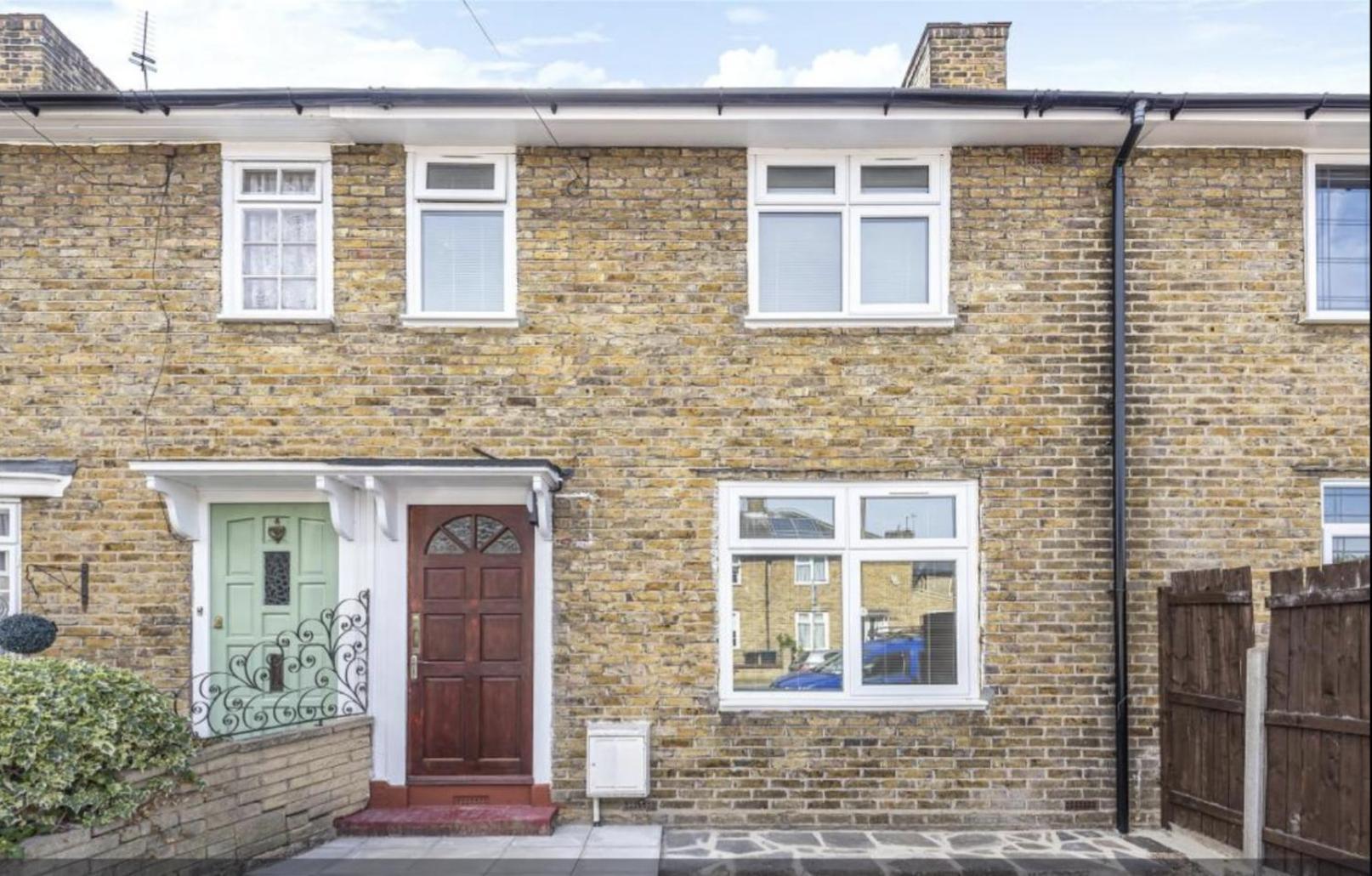 Fantastic 3-Bedroom House In London Morden  외부 사진